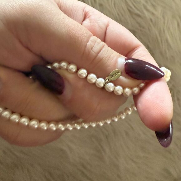 Elegant Pearl Bracelet Set - Picture 2 of 2